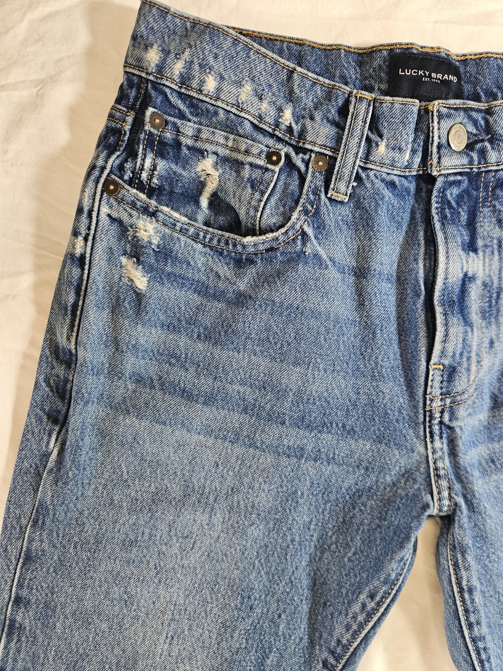 Lucky Brand Men's 223 Straight Light Blue Distressed Jeans